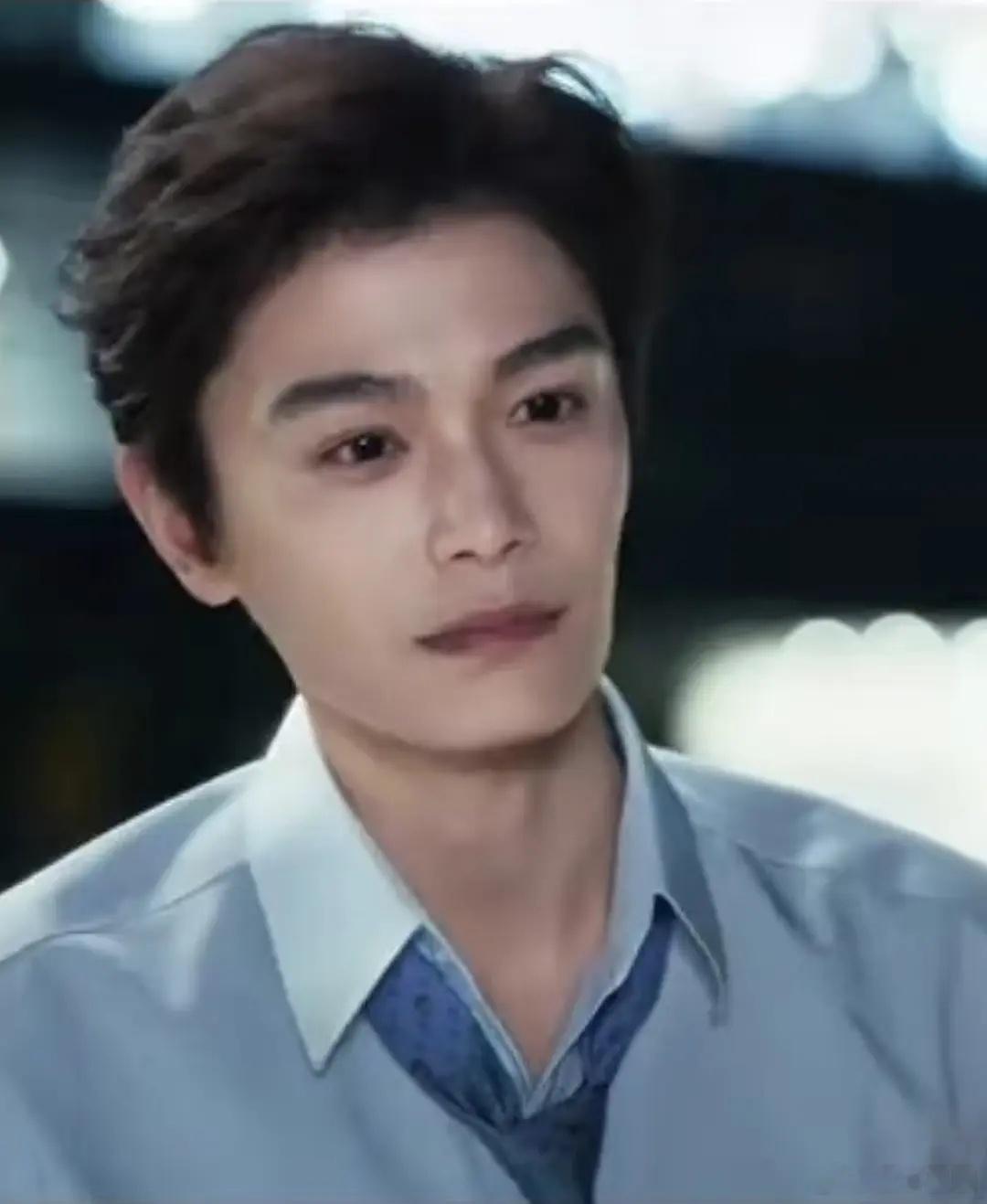 丁禹兮的脸型怎么这么崎岖 ​​​
