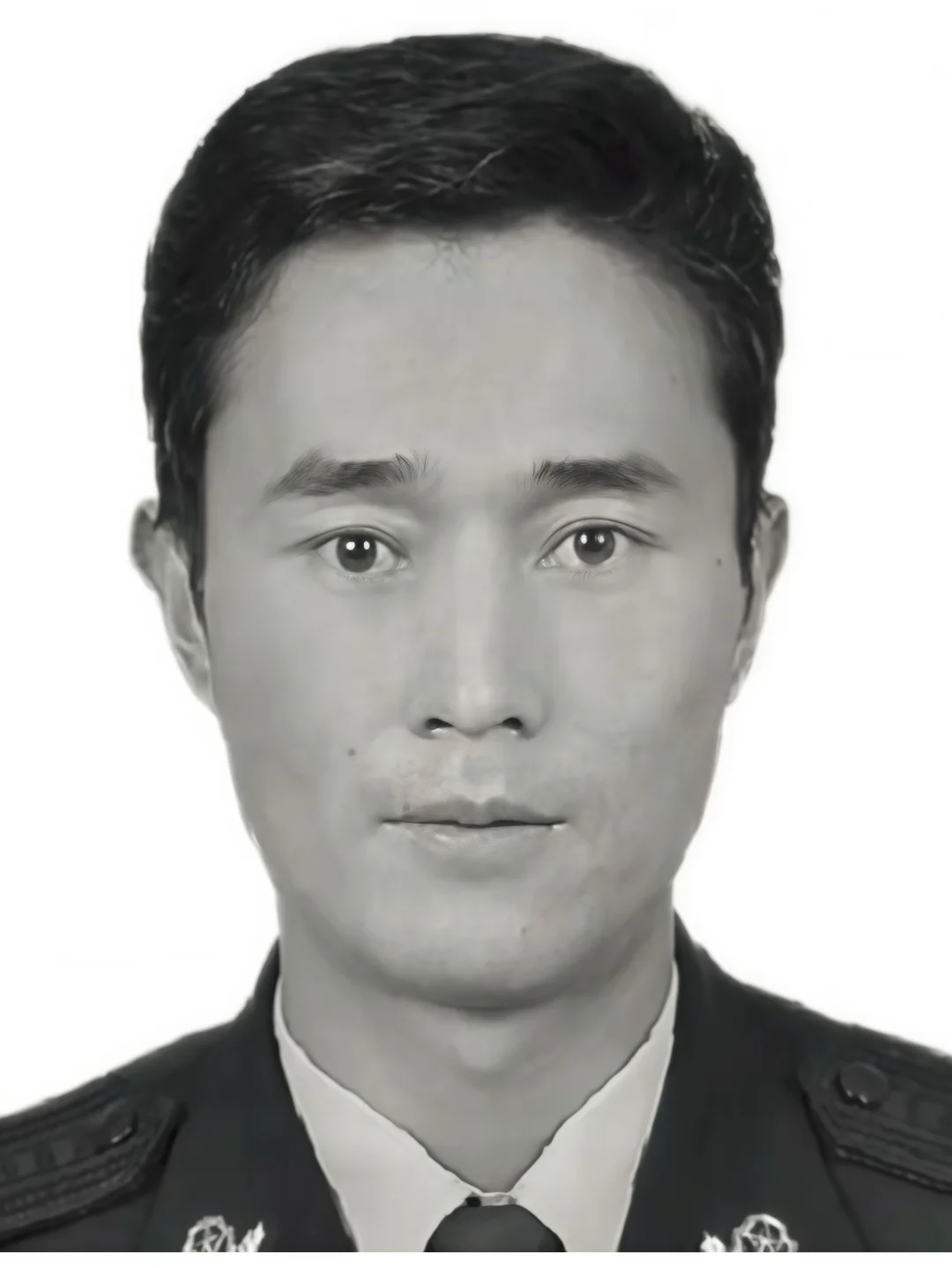 致敬英雄，甘肃一特警去世