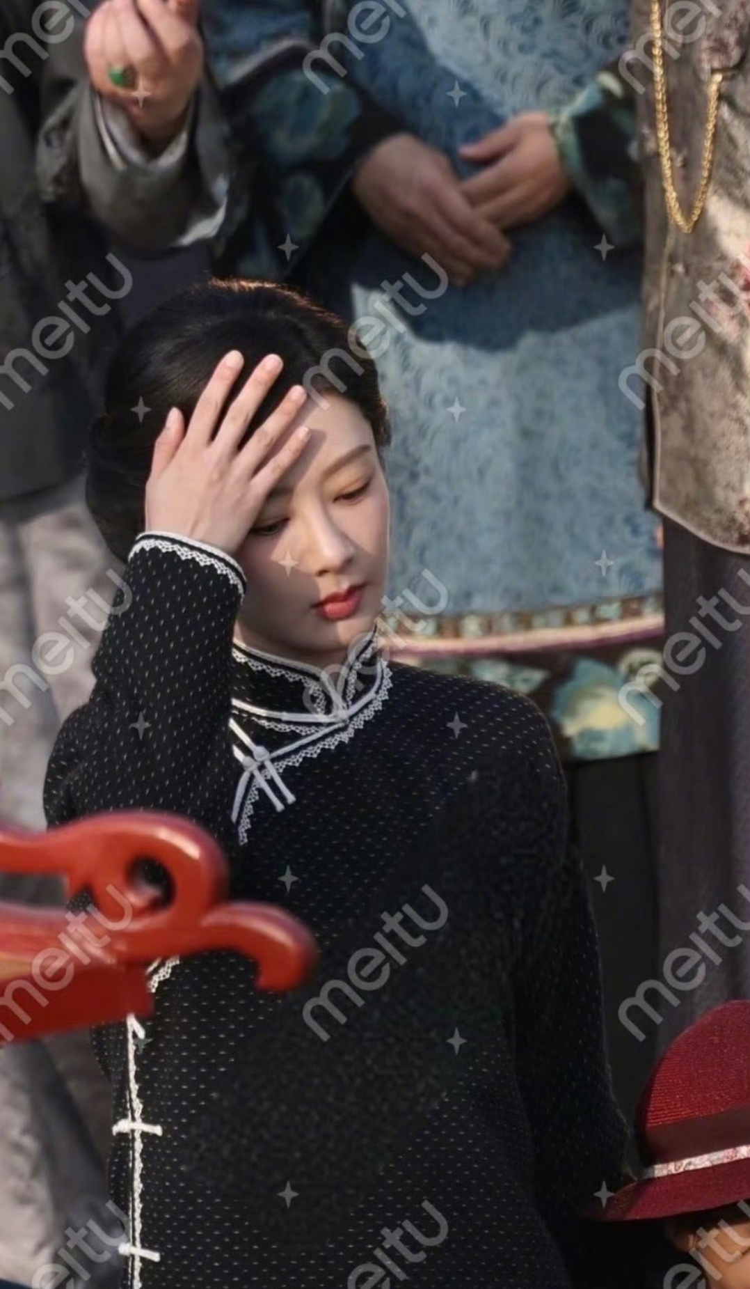 杨紫玉兰花开君再来旗袍造型，是旗袍盘发的董君竹，好美啊