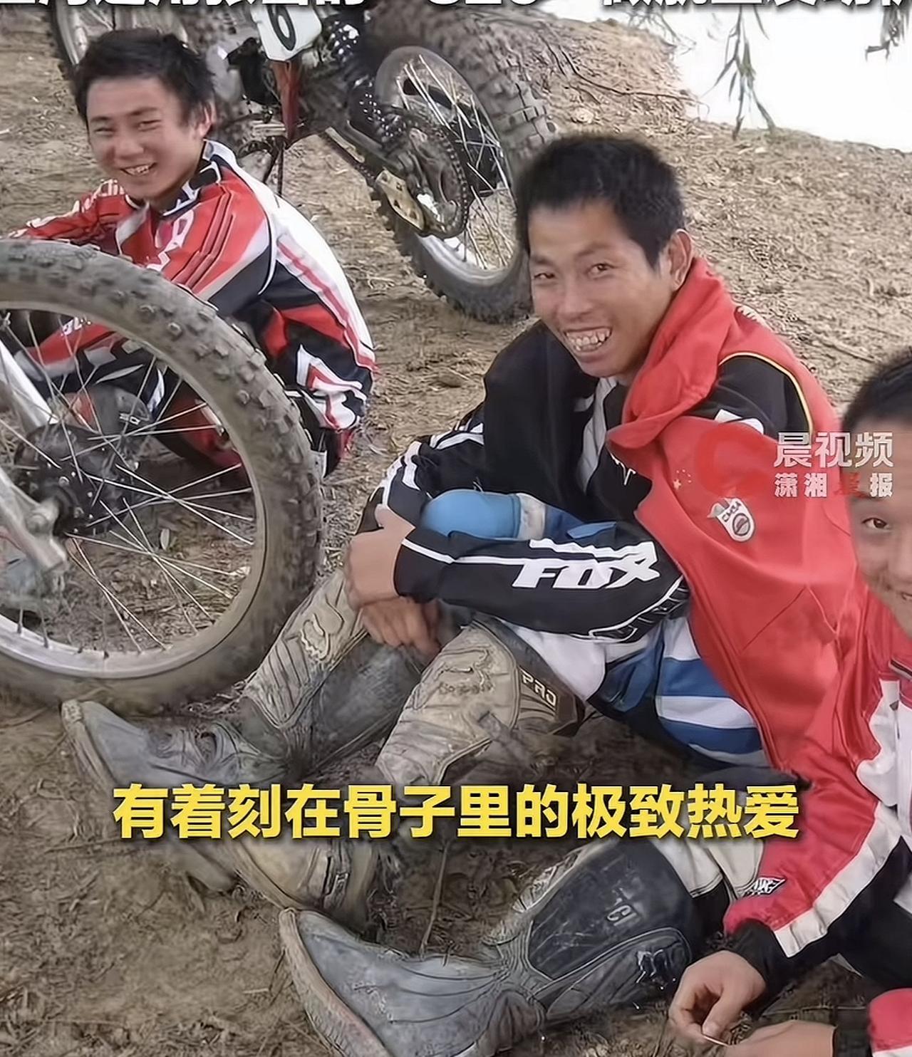 扒了扒张雪的师傅牙哥。不扒不知道，一扒直接破防，真的万万没想到，他居然是造飞机的