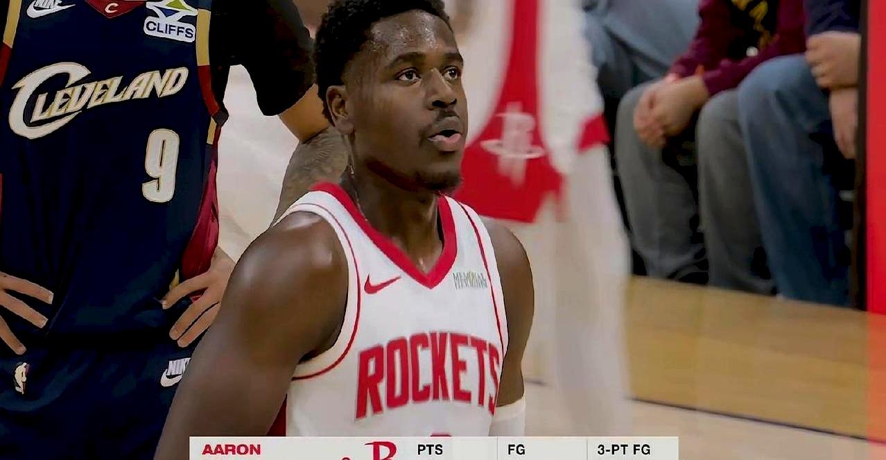 火箭霍老三现在的作用能平替伊森吗？
近来霍勒迪手感火热，连续得分帮助球队获胜，