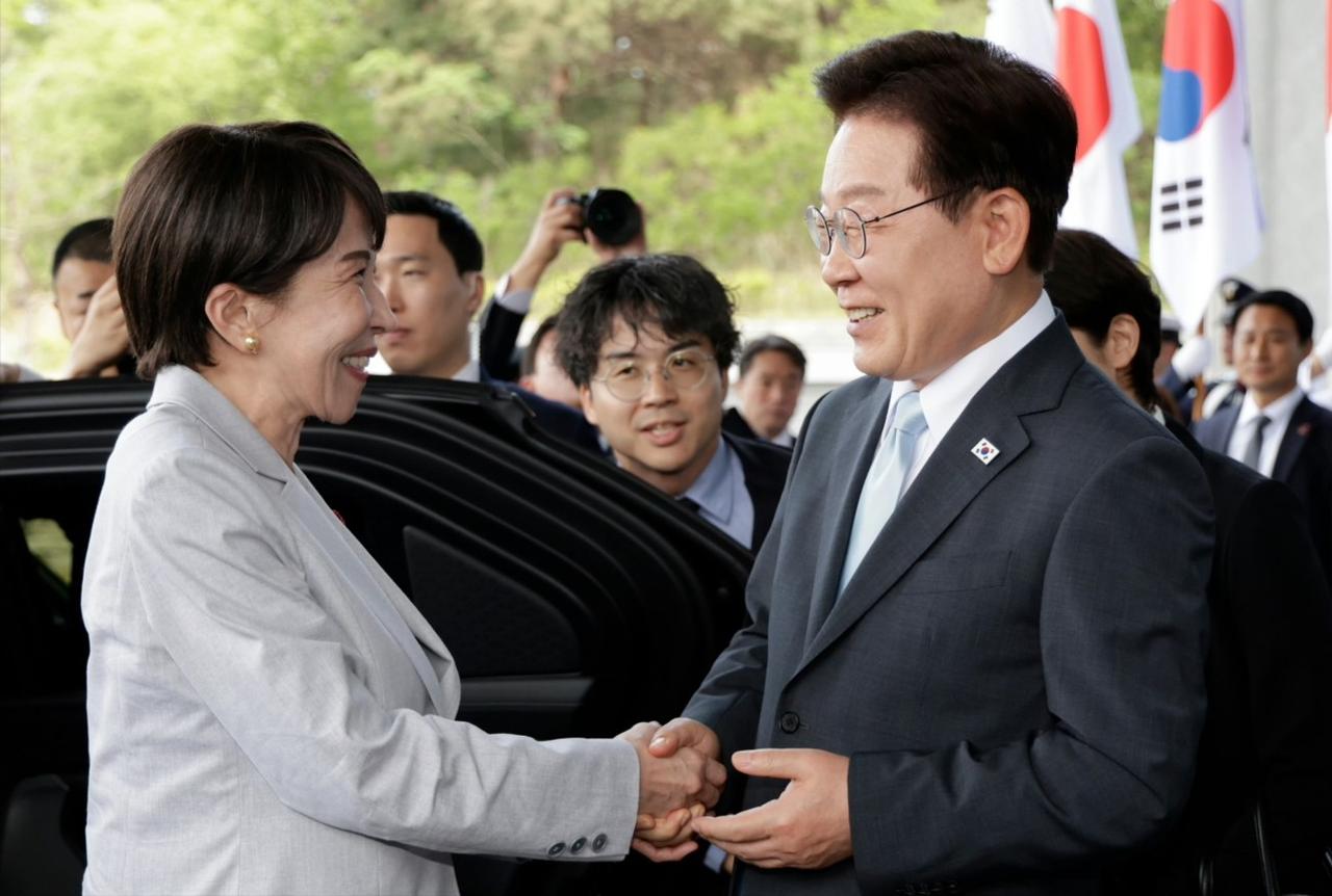 太离谱了！高市早苗邀请韩国总统一起泡温泉。
 
当地时间5月19日，日本首相高市