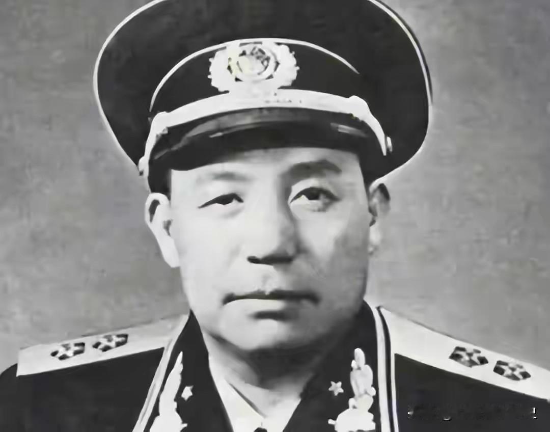 “旱鸭子”当海军司令？1955年授衔，他以为自己听错了！祖国指哪，他就打到哪！