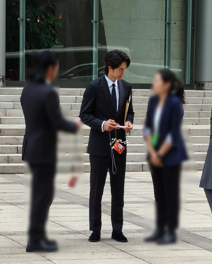 又正又帅的王一博 全球文明对话会议上的王一博 又正又帅的王一博昨天刚刚回国，今天