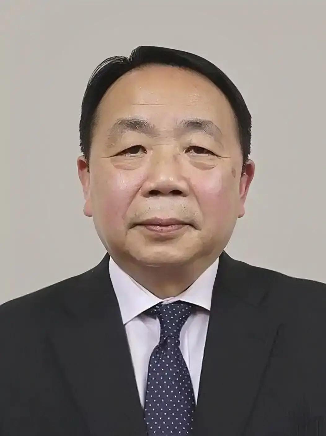 石平的资产曝光了！

网曝青岛有两家日料店，
北京三环有两套房，
景德镇有公司股