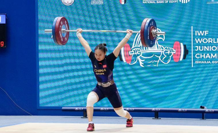 【举重世青赛蒋艳芳收获3银】 2026年世界青年举重锦标赛5月4日在埃及伊斯梅利
