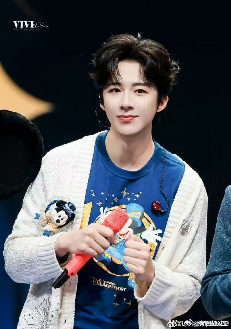 刘宇宁控场能力夯爆了 他那个石头剪刀布的手势一出我就知道主持人要输，赢了之后还哄