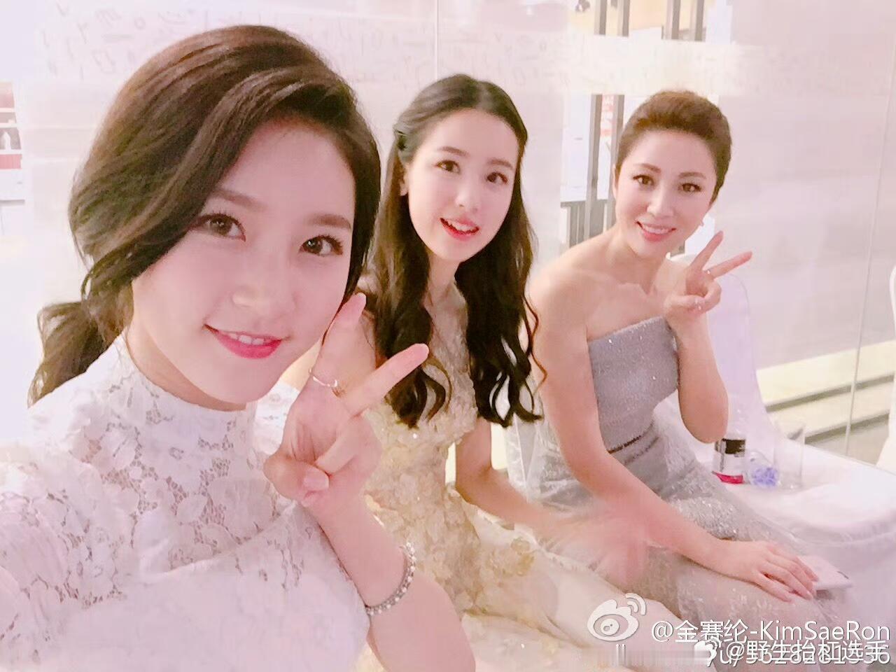 金赛纶陈都灵合照金赛纶陈都灵旧照两张陈都灵和金赛纶的合照，原来两人之前中韩合作过