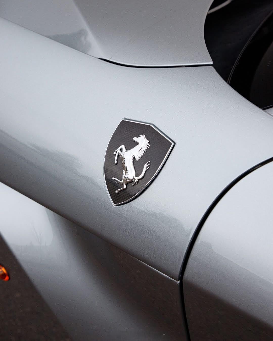 跃马家的12缸设计永远没有过时一说越看越好看Ferrari F12 Berlin