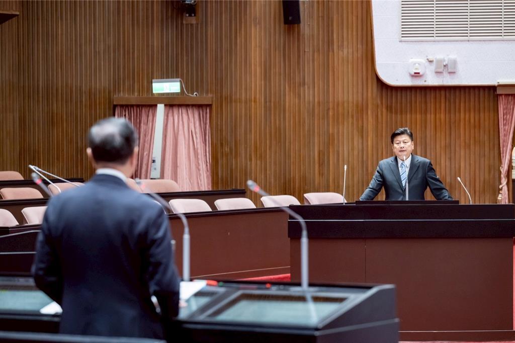 台湾人被诈骗的更厉害？
台湾统计数据显示，
今年上半年台湾人共被诈骗480亿元新