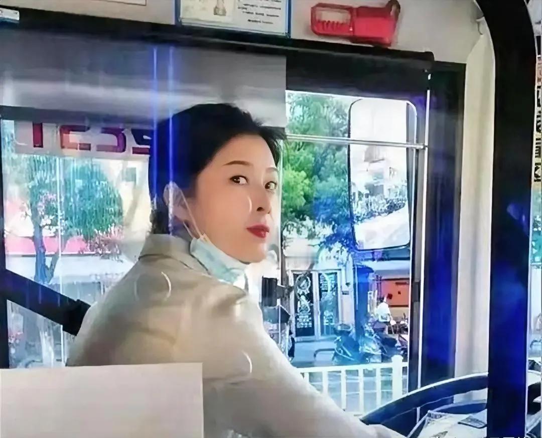 #重庆公交西施值得欣赏的不只是颜值#
认可媒体“重庆公交西施值得欣赏的不只是颜值