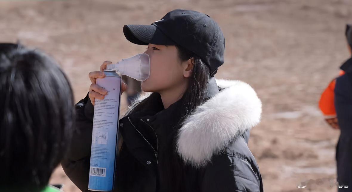 她是扎根高原的白菊，用热血浇灌信仰！看杨紫 如何演绎高原女警的使命担当，守护雪域