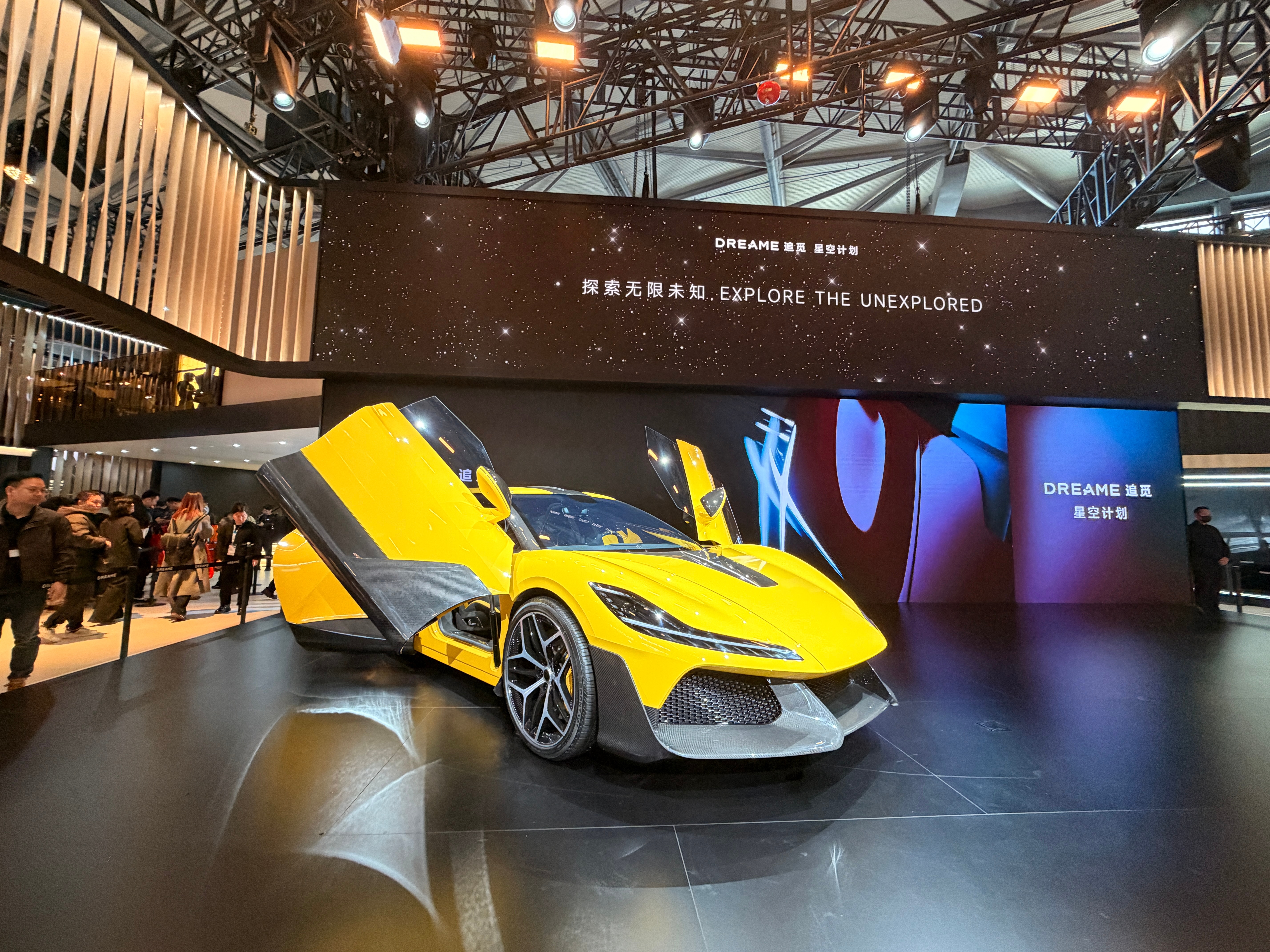 追觅还是太全面了。逛了一圈，汽车、直升机、手机、卫星、固态电池、扫地机器人、自带