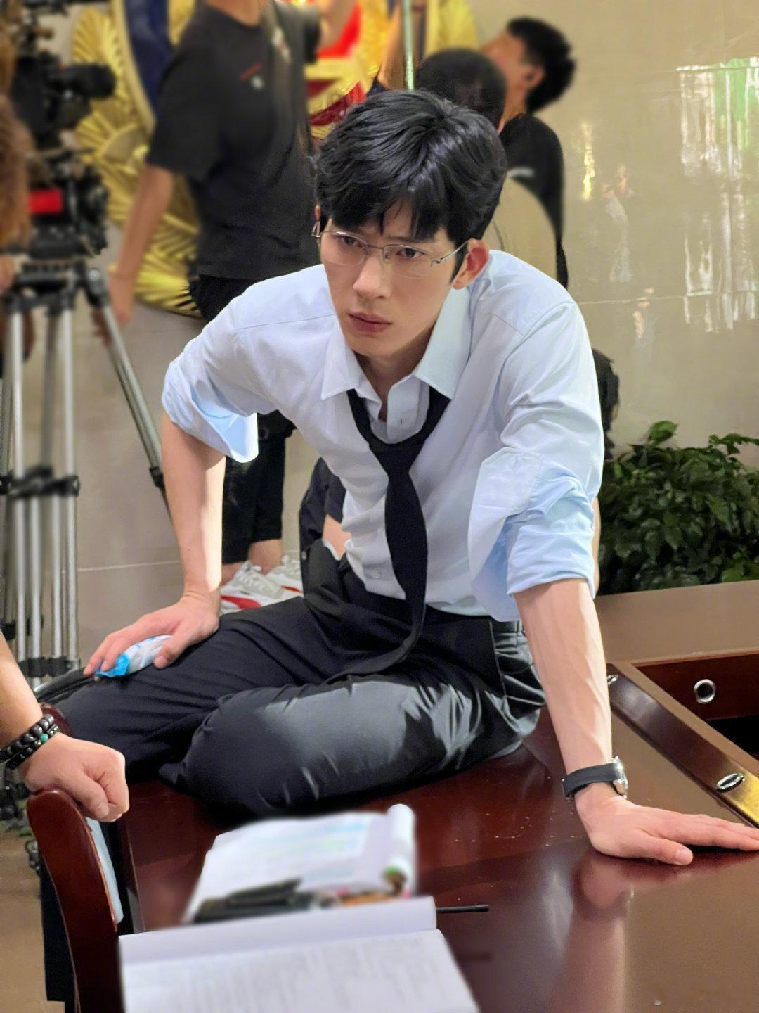 井柏然这段隔着屏幕都感觉窒息井柏然这段看得我头皮发麻井柏然在《钢铁森林》的表现太