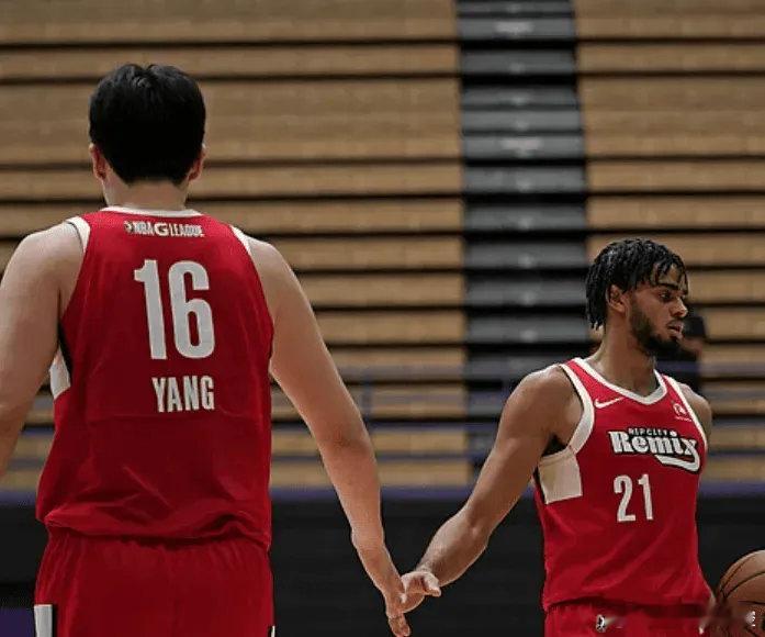 球队已经从发展联盟召回杨瀚森和拉扬-吕佩尔。明日NBA常规赛，开拓者将主场对阵国