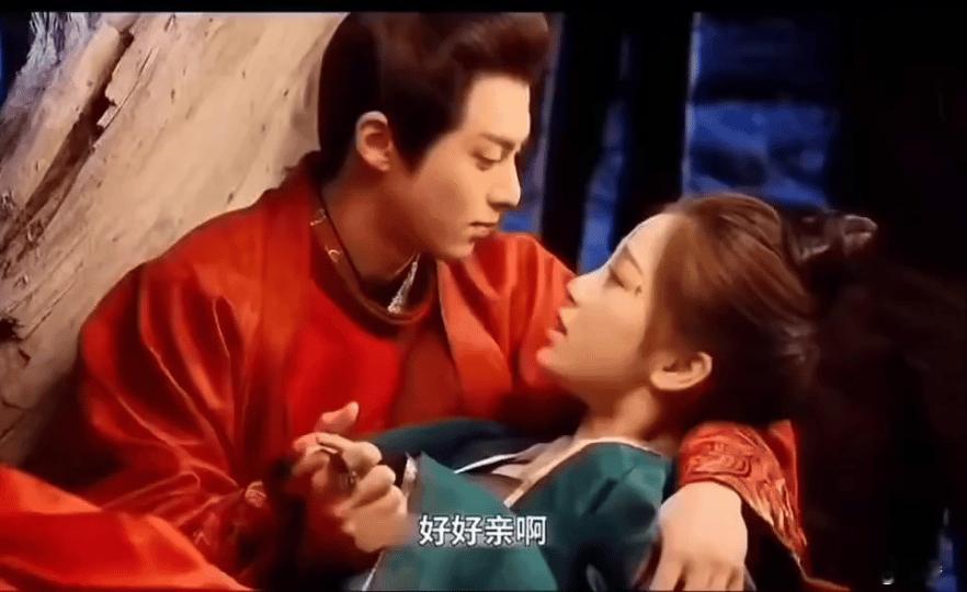 王鹤棣的职业素养真的很高[点赞]能火并且这么多人喜欢是有道理的[点赞] ​​​