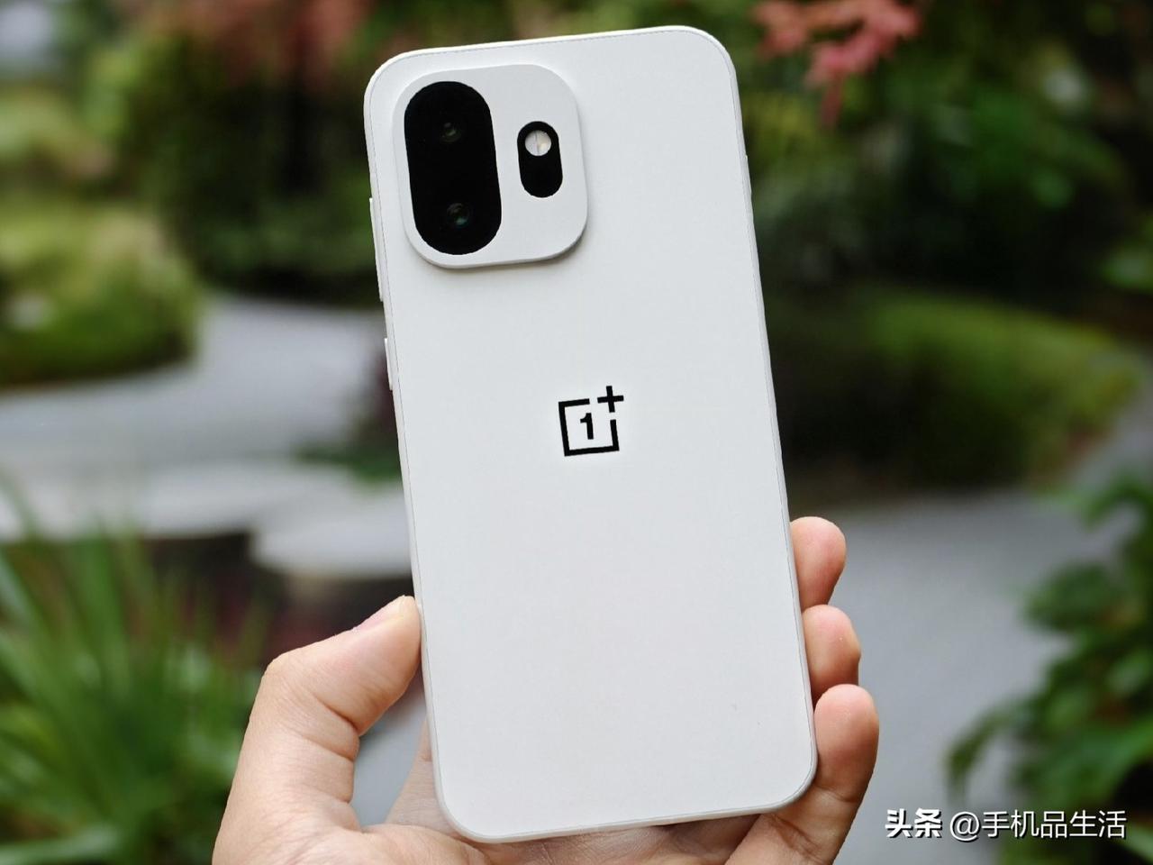 曝一加15T首销同期约为一加13T的35%

近日，有数码博主透露了一加15T手