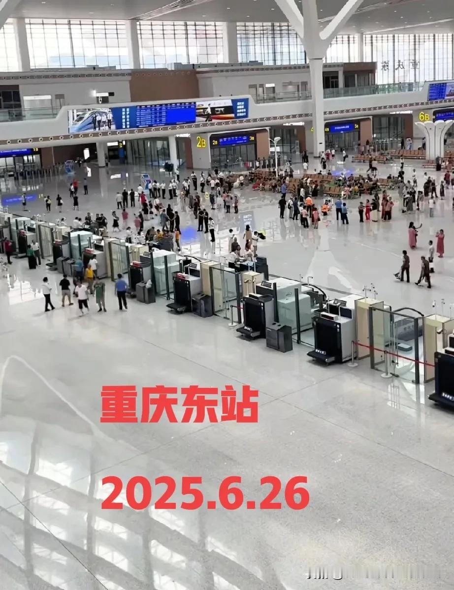 地铁客流西部三雄位次排定。
成都、重庆，西安位次难以改变。
成都不用说，
重庆，