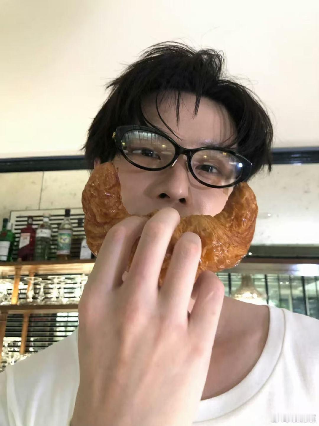 何与十一休time营业 何与十一假期营业打卡！卸下工作的紧绷感，自在松弛，少年感