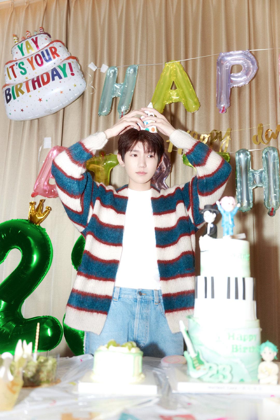 #工作室给王源过23岁生日# 工作室给王源过生日这仪式感真的是很不错了，不知道二