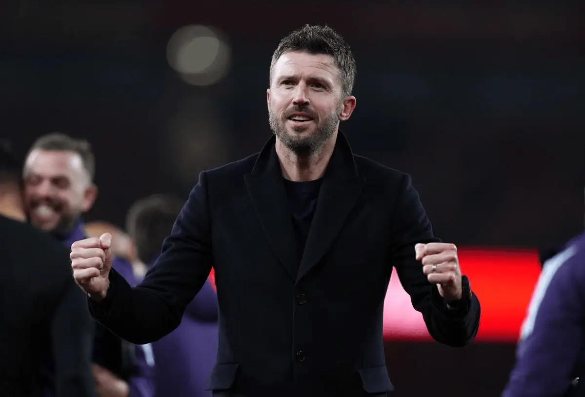 曼联目前在英超连续8场不败+4连胜，均为所有球队现存最长刚刚结束的英超联赛，曼联