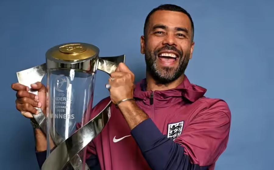 刚刚在意大利乙级联赛球队切塞纳拿到了自己第一份主教练工作的阿什利科尔，接受了iP