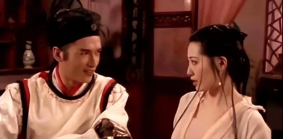 演了一辈子西门庆的人，私生活狗仔都嫌无聊。
他那抹邪魅一笑，就成了香港三级片的i