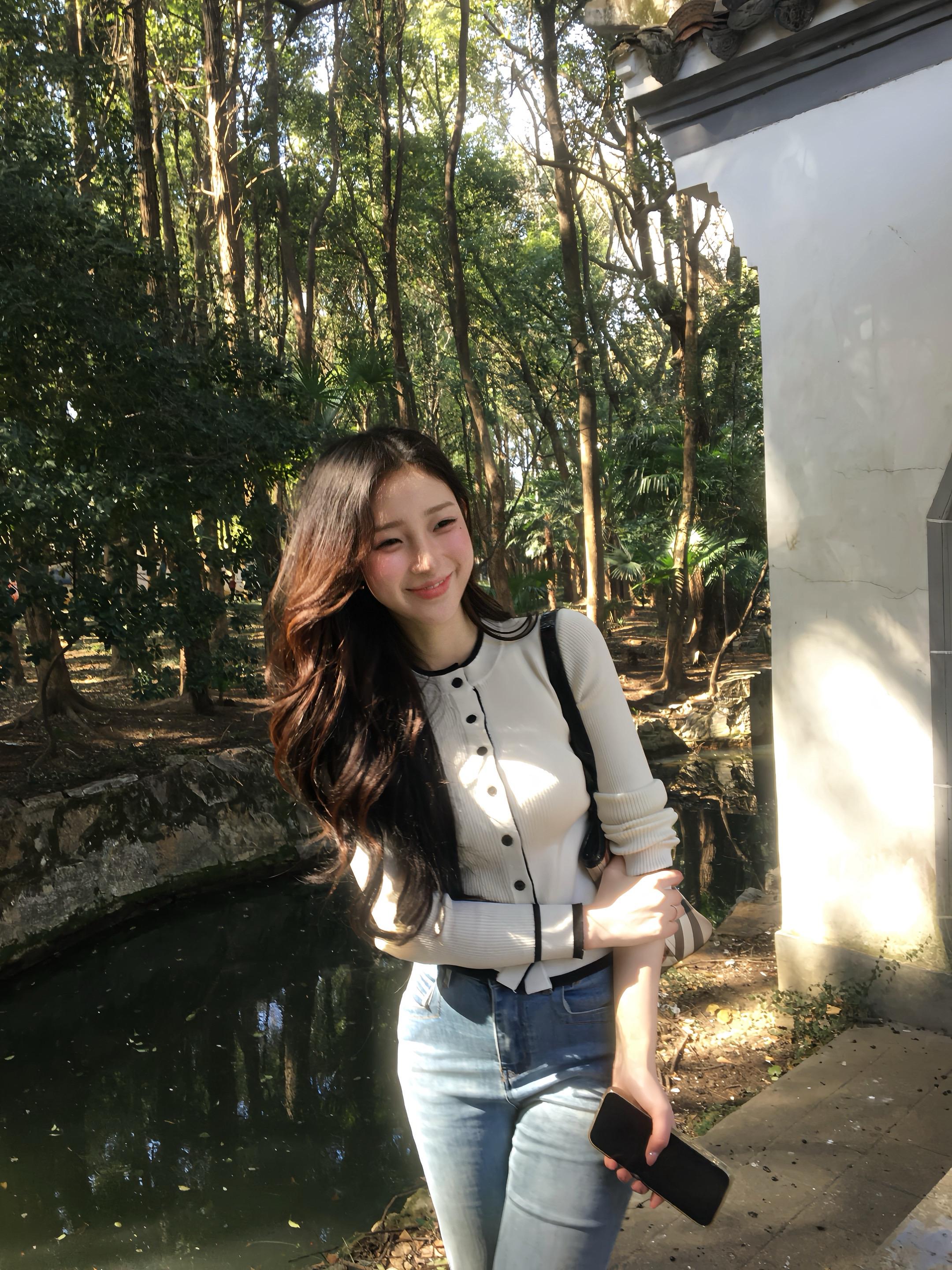 是那夜的芬芳 还是你的发香。