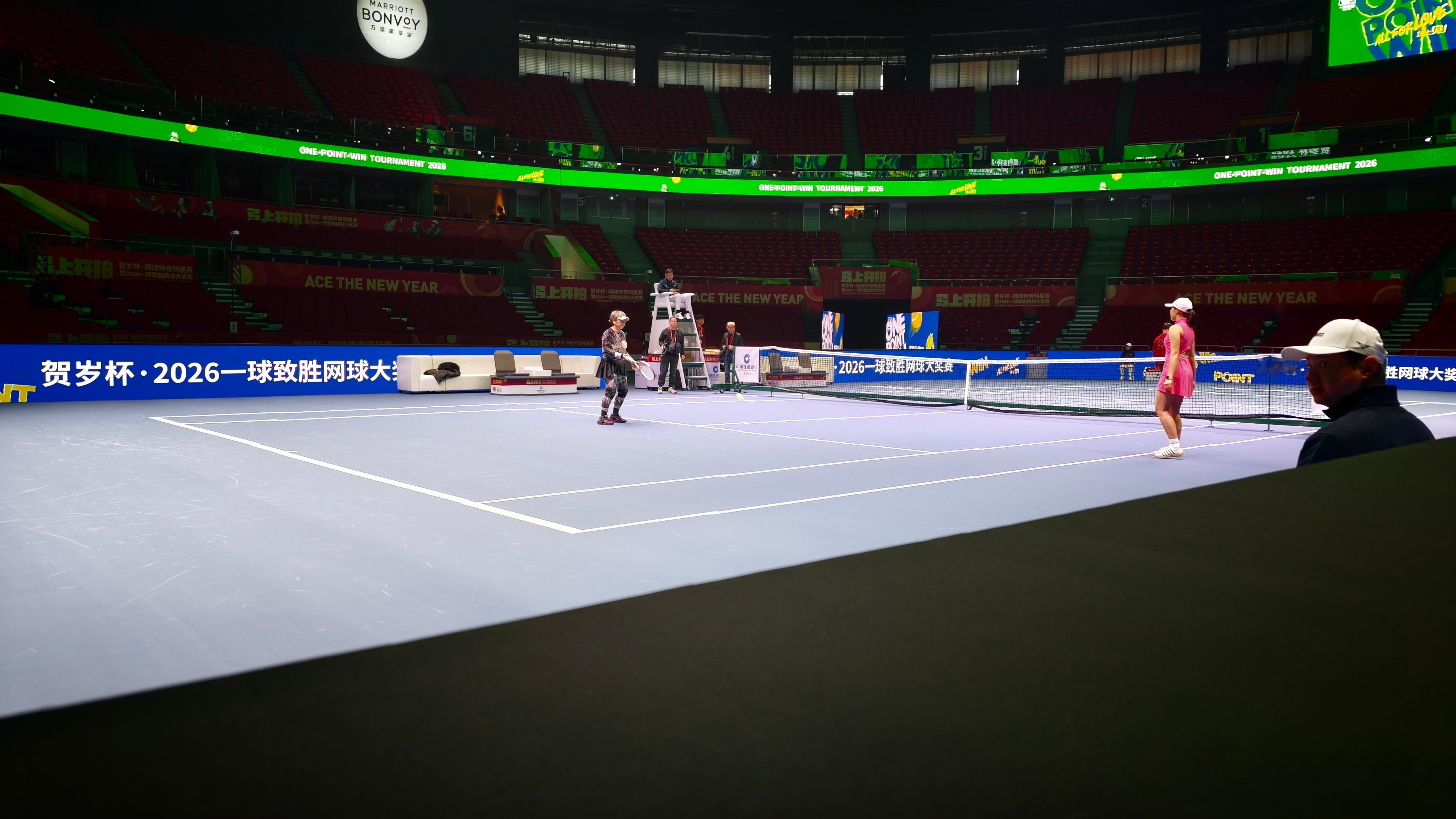 太惨力，怕什么来什么。输了挑边，给对手选了接发，然后人家一个压线上旋球，这就结束