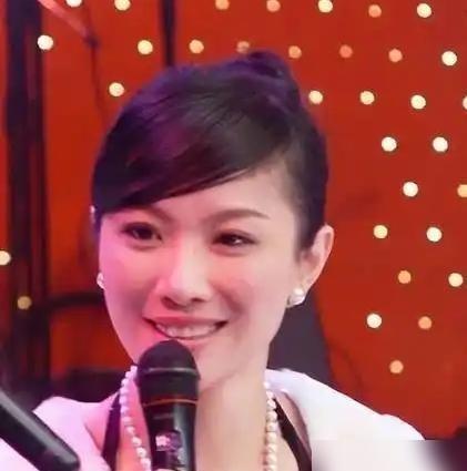 江苏台的陈怡，还有人记得吗？
1997年陈怡参加江苏电视台主持人选拔大赛，拿到第