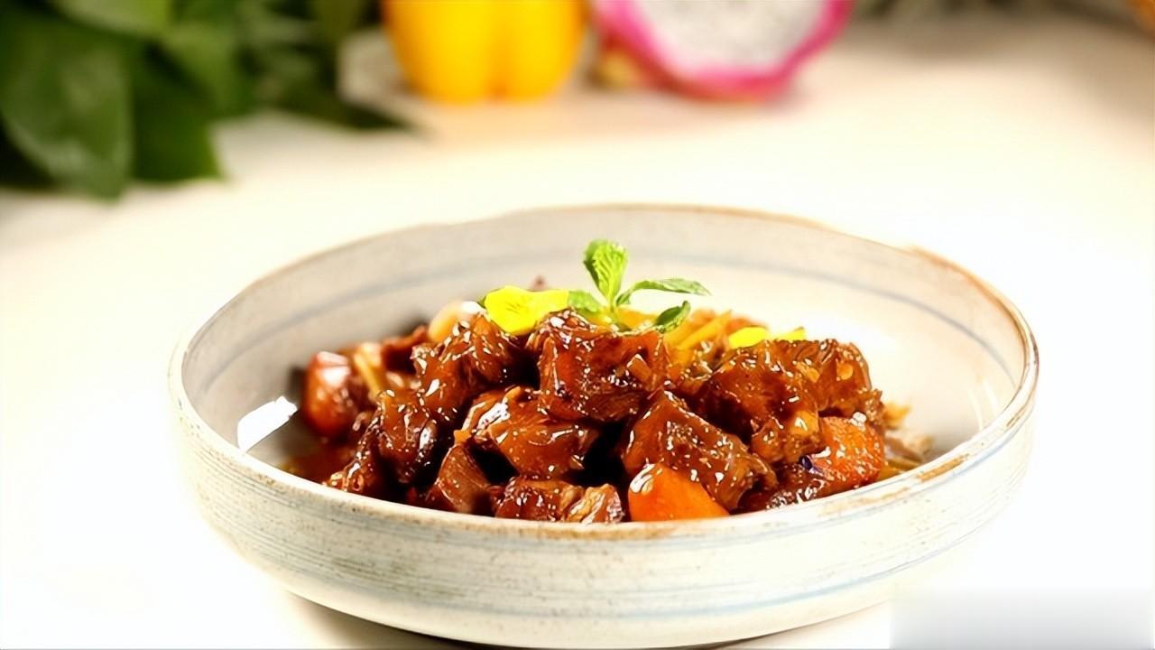 煮肉炖排骨，放料太多难怪不好吃，只需1味料，软烂入味，贼香
在炖肉时，选择五花肉