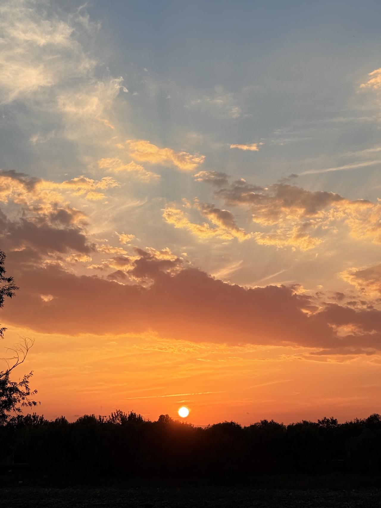 航母压境南海起，海图暗渡舆论局