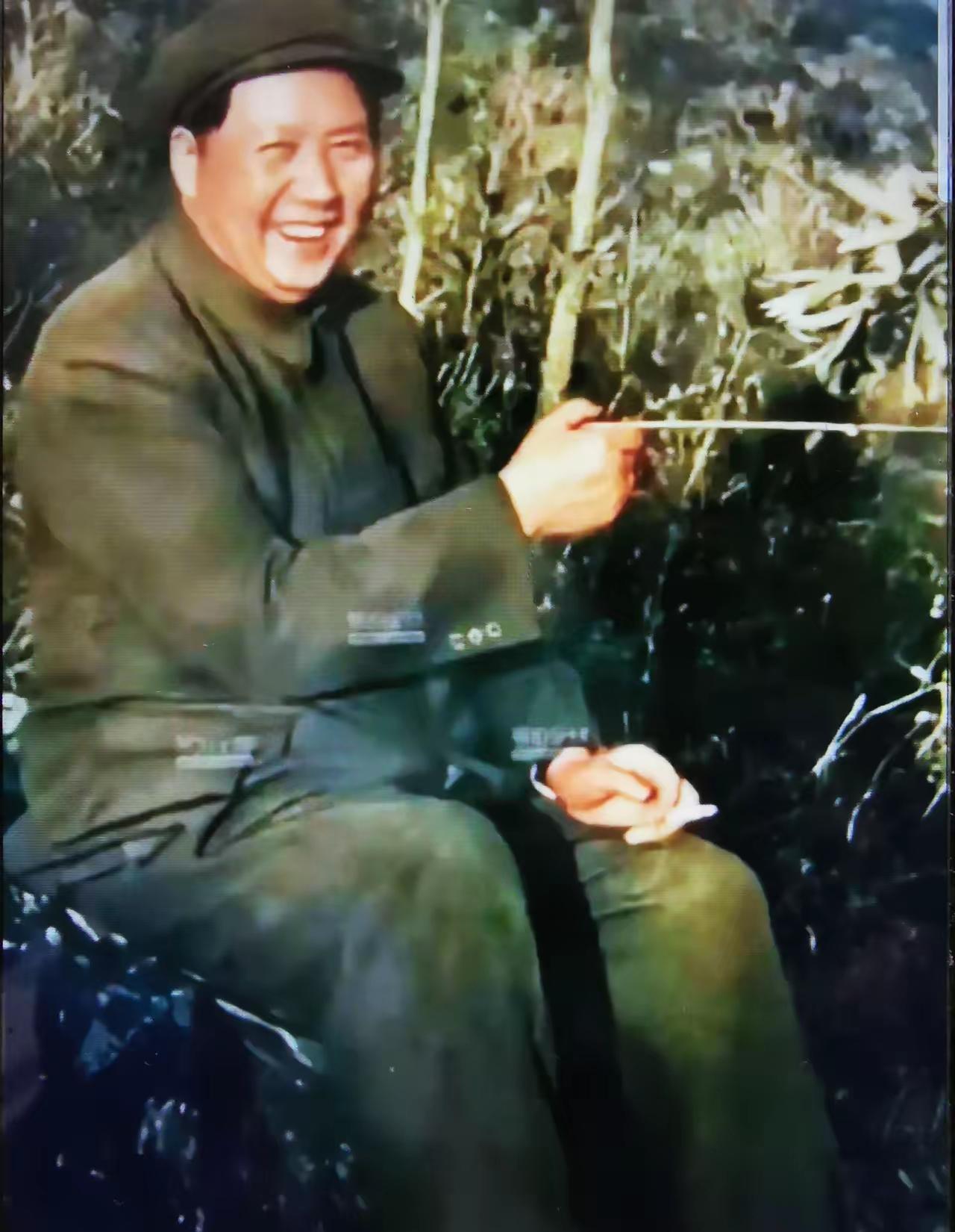 老人家的微笑太暖了