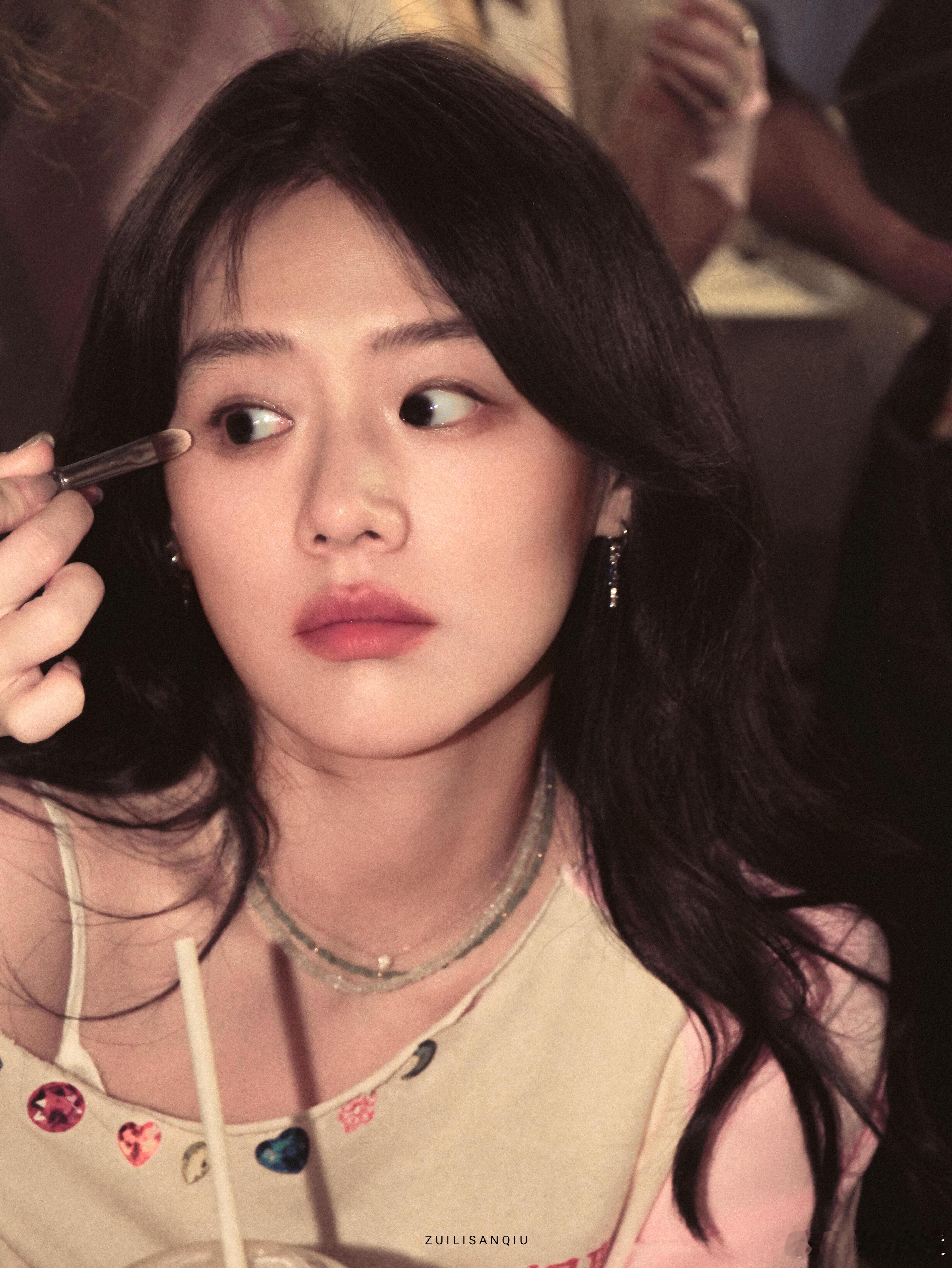 马思纯又灵又俊，美得没有性别感。 