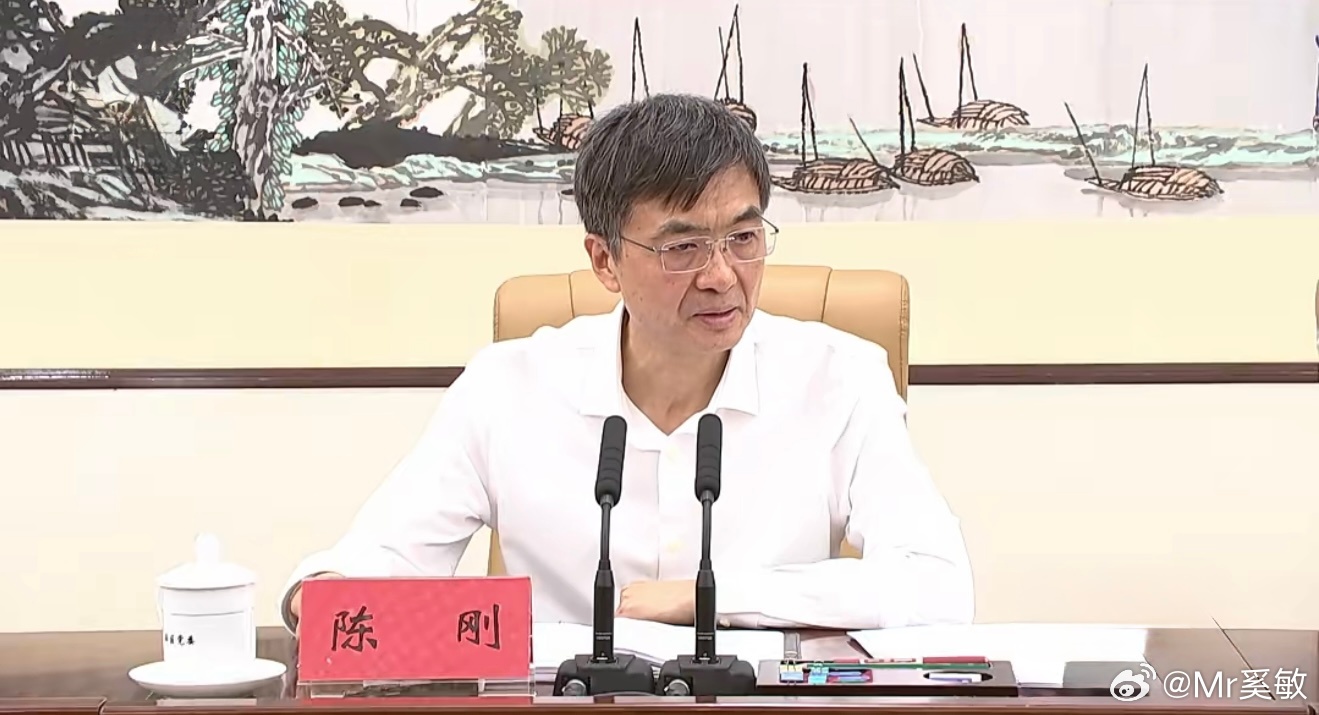 如今很多地区都意识到了，发展经济不能以牺牲环境为代价，这是不长久的。所以广西的一