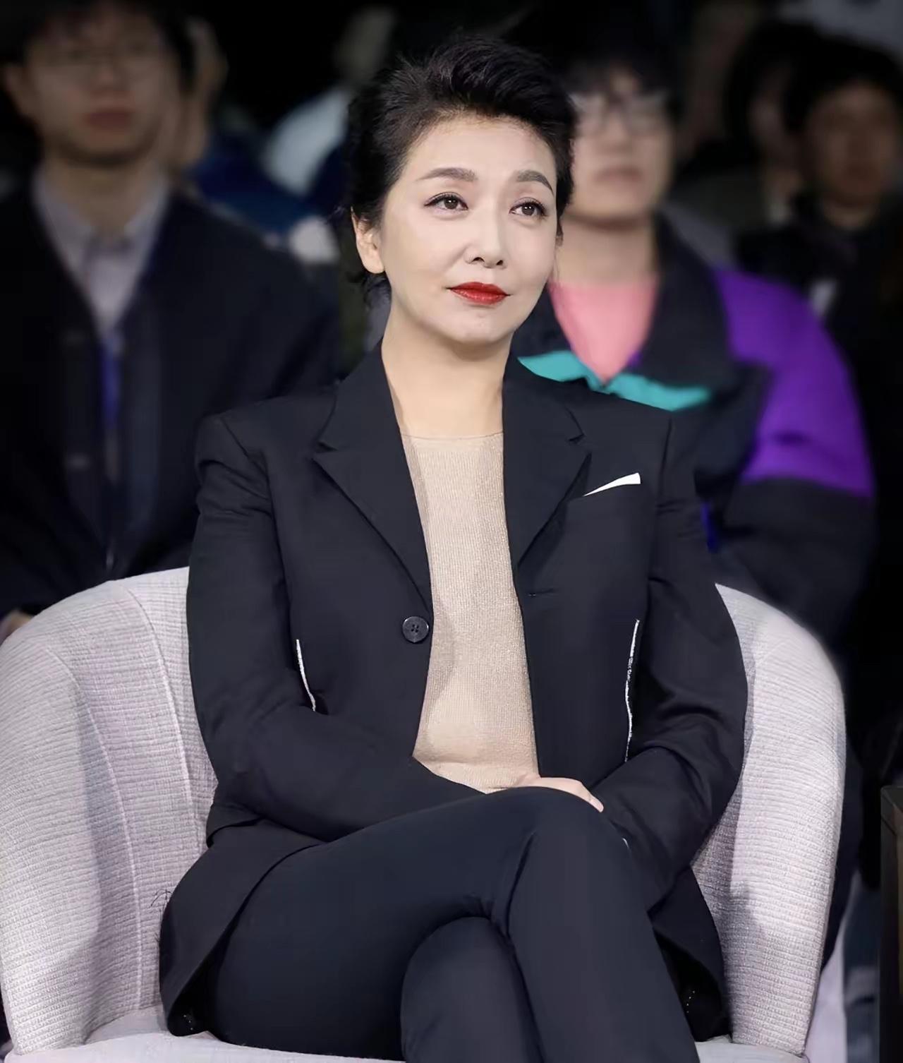 没钱回国挣有钱美国花，如今定居美国的江珊，暴露了她的利己主义。

很多人记住江珊