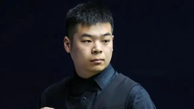 北京时间11月27日21时，2023斯诺克英锦赛正式继续进行。第一轮一场焦点比赛