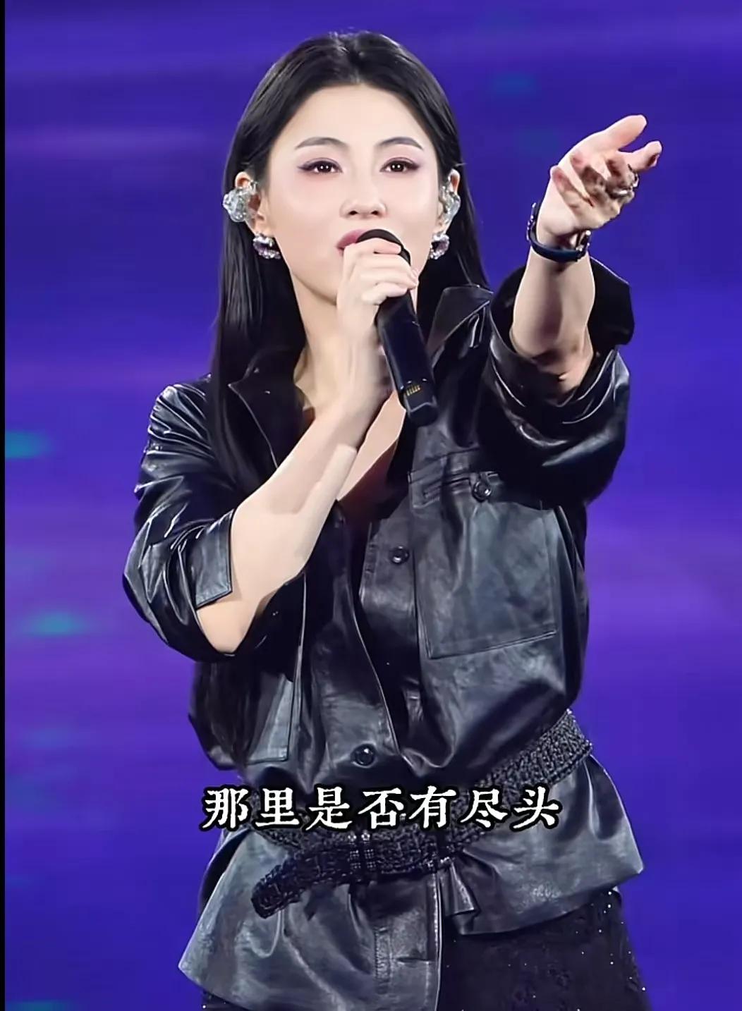 我严重怀疑张柏芝icon开这场演唱会
不是为了圈钱
也不是为了情怀
纯粹就是为了