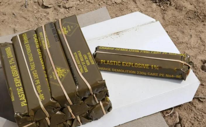 许多人对炸药的威力没有确切的概念。以一颗手榴弹为例，虽然它只含有几十克的炸药，但