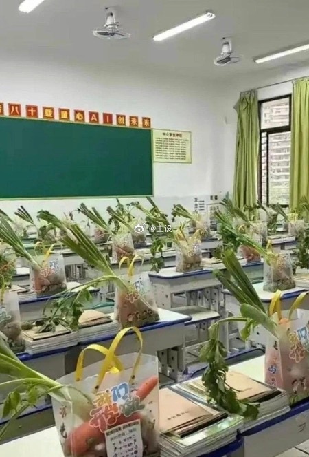 班主任看到这一幕，估计头都会大吧？ 
