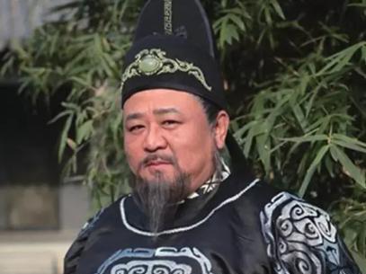 公元700年，狄仁杰去世，武则天悲痛不已。随后，家人在遗物中发现8个大字，暴露了