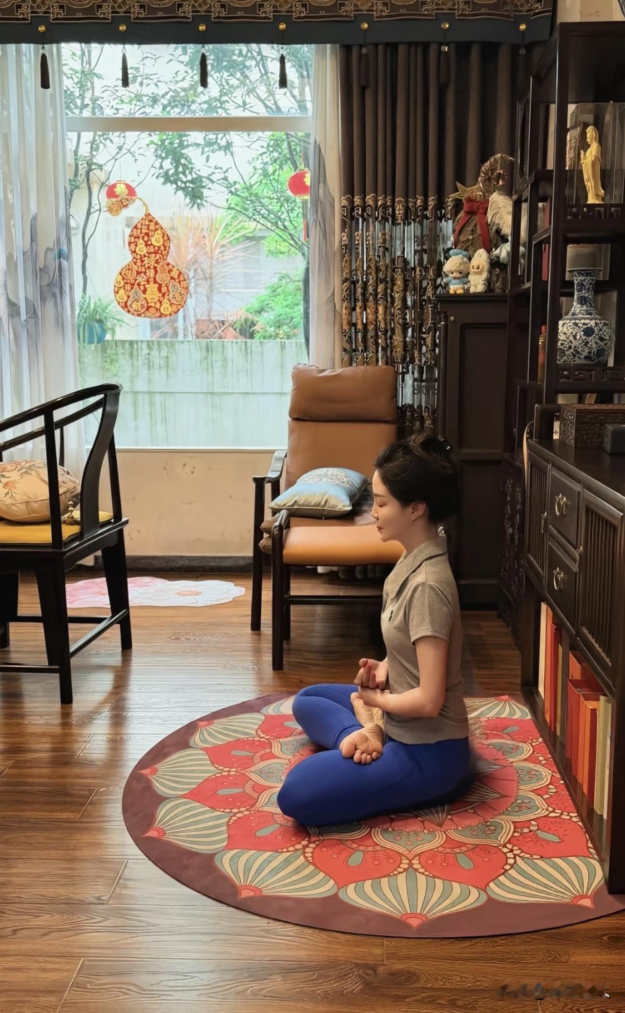 庄子言："朴素而天下莫能与之争美。”

山水之韵，本在空寂，一溪一云入禅境。一草