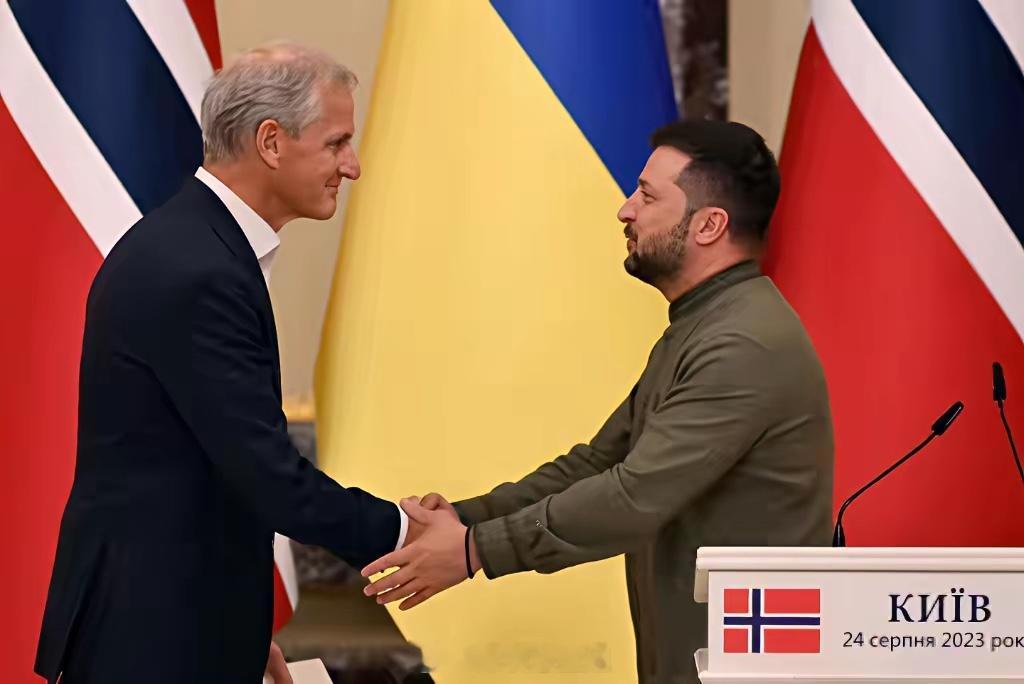 挪威大手笔援助乌克兰​当匈牙利还在掣肘欧盟援助乌克兰的时候，11月5日挪威首相斯