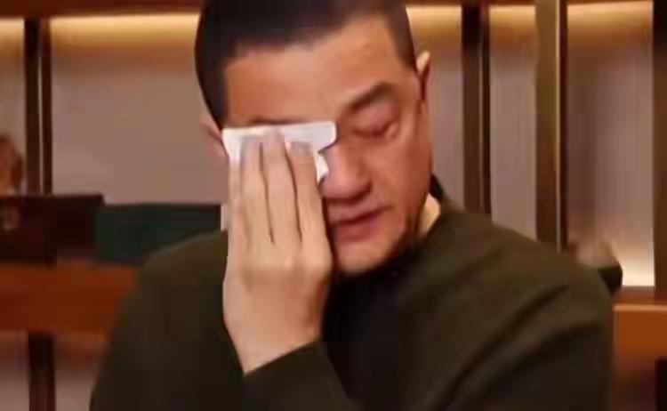 2026年2月8日，嫣然医院的公益感恩直播现场，镜头之下气氛原本平和。李亚鹏忽然