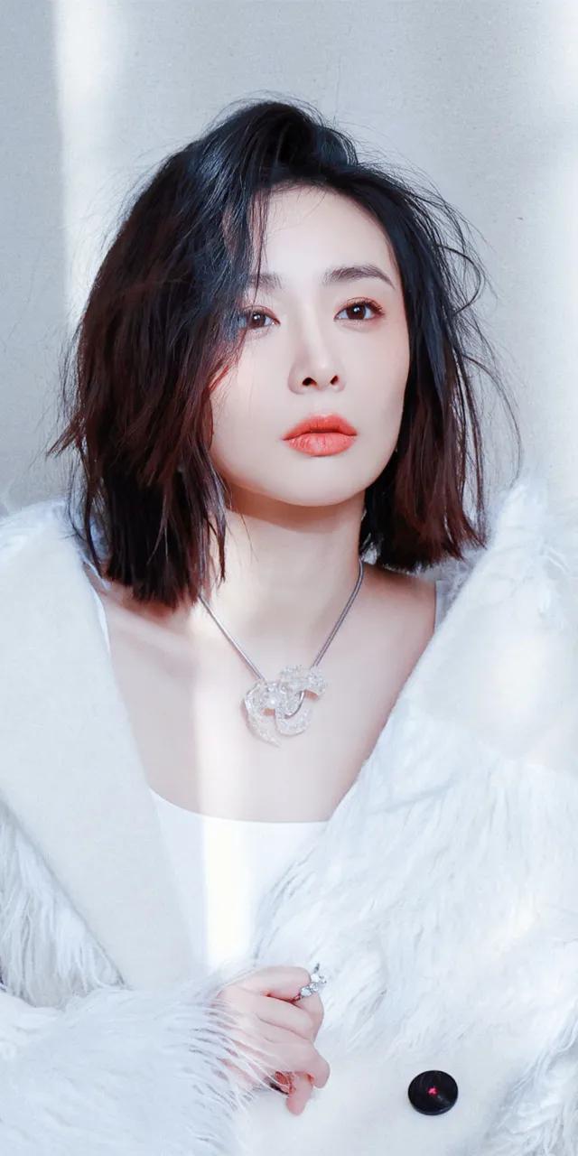 6月14日消息，备受瞩目的女演员高叶疑似恋情曝光。有媒体捕捉到一位素人男子多次出