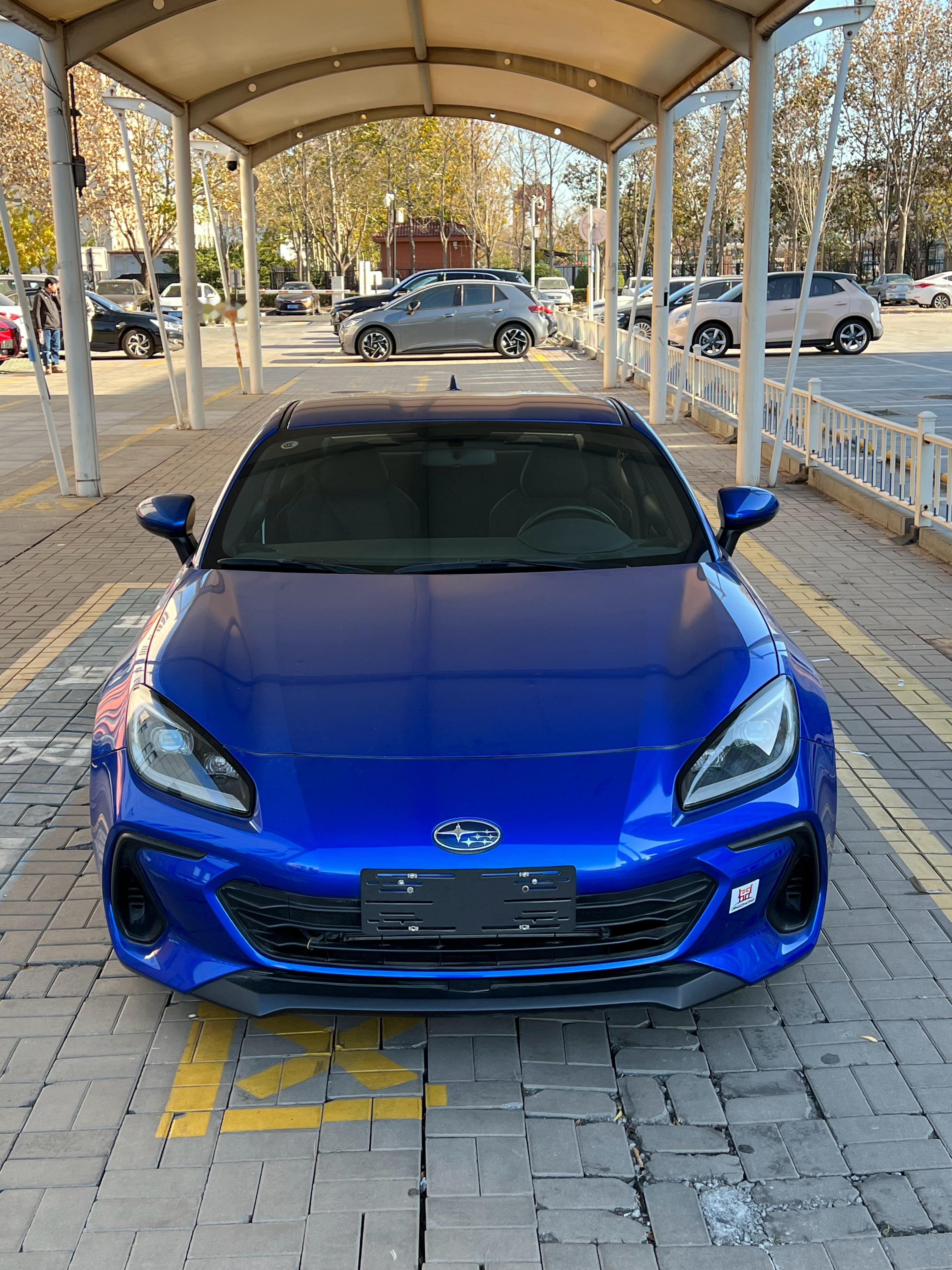 讲真，BRZ的油门响应就是慢～不是发动机没力，就是单纯慢半拍持续踩下去，这个2.