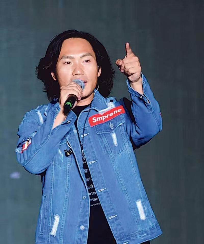 侯浪代李克勤唱了两小时，这以后该他大火了吧

虽然听起来很扯但却是真的。侯浪并不