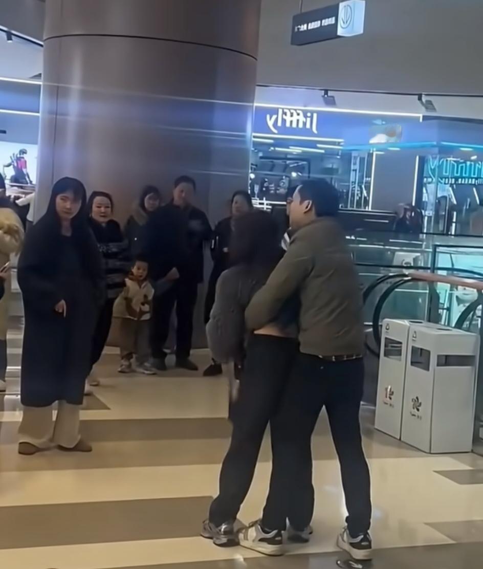 遇到狠人了
近日一小伙在网上分享自己相亲遇到的奇葩事，两人是网恋，第一次见面，男