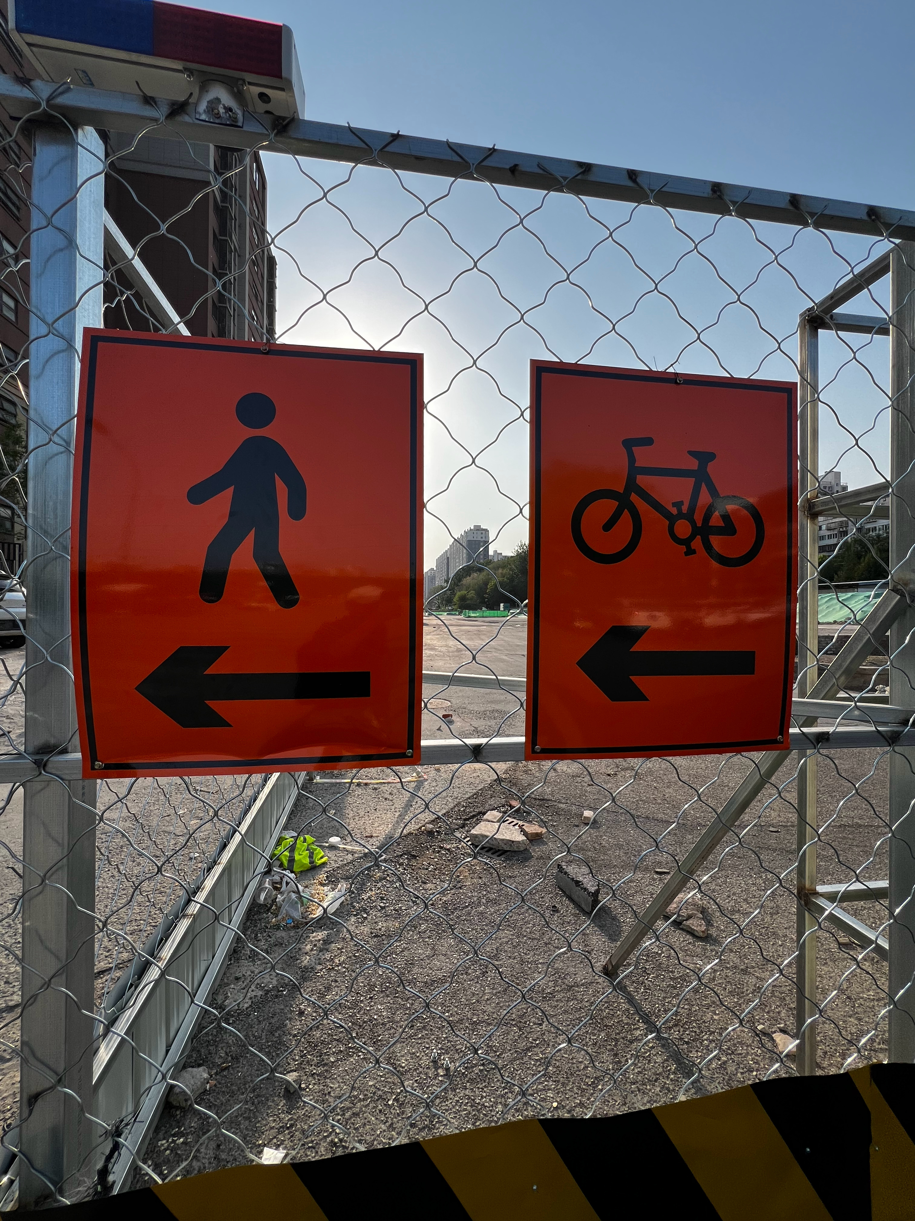 曾梦想仗剑走天涯，后来，酒喝多了，剑丢了... 