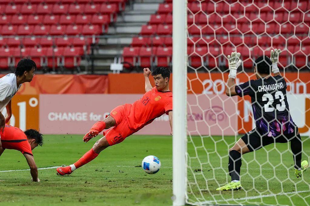 ✅ 3-0拿下！中国男足亚运队击败泰国，挺进亚运会四强！时隔28年重返亚运四强。